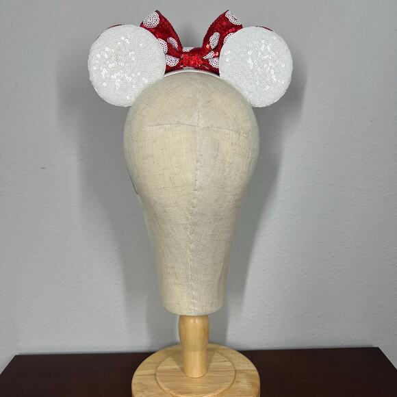 🎄 Peppermint Swirl Minnie Ears | Disney-Inspired Christmas Mouse Ears Headband - Picture 4 of 5